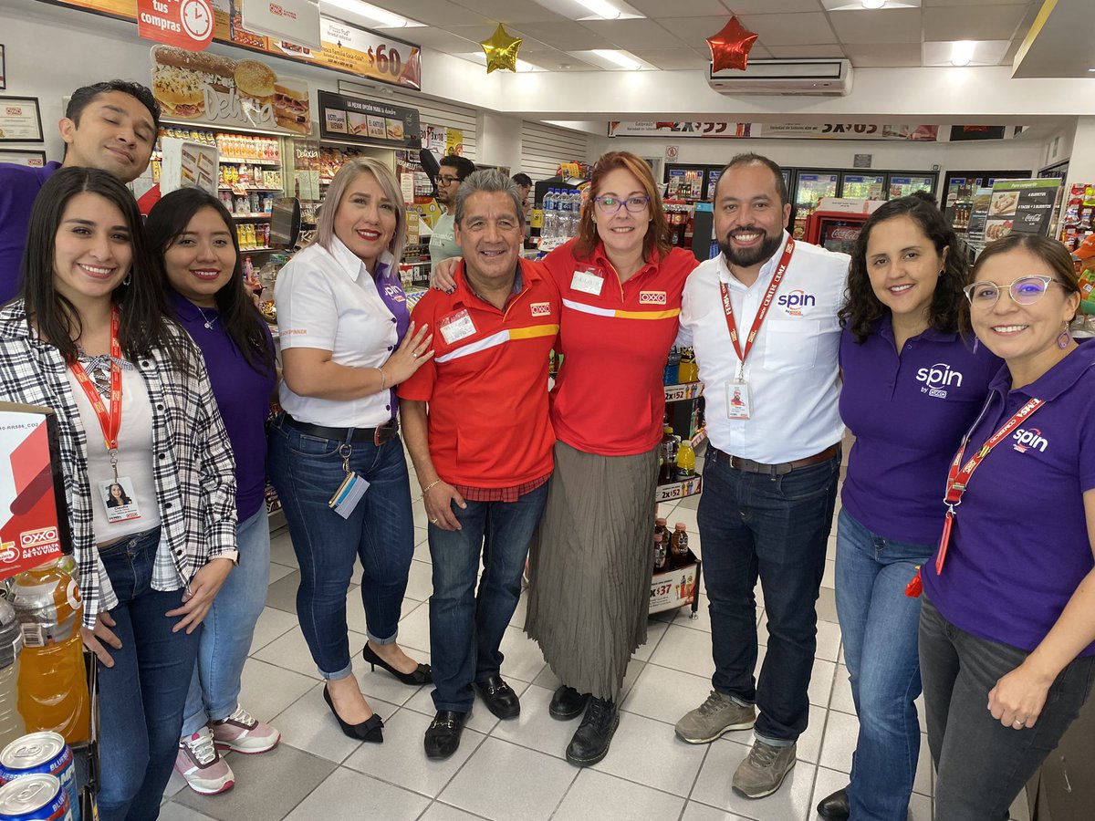 soymarianah's tweet photo. Hoy me invitaron a trabajar un rato en @Tiendas_OXXO con el fin de escribir una crónica. Espérenla pronto. ¡Gracias! https://t.co/NwXxWDvnMa