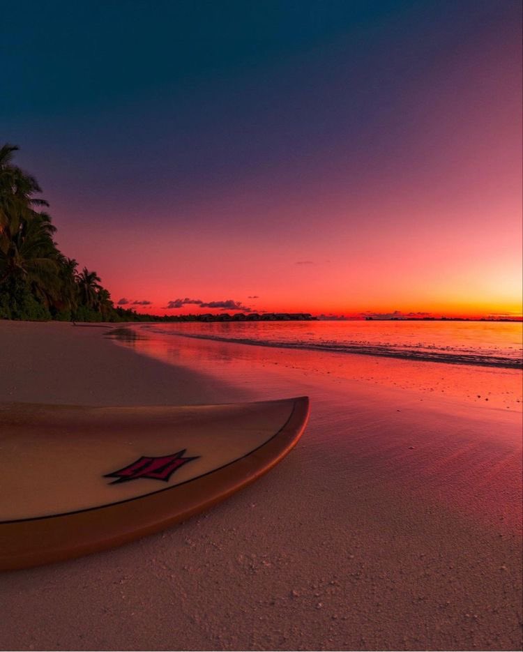 ViralTodayX's tweet photo. Sunset in Maldives  💕 💜 https://t.co/mXgylRsJJu