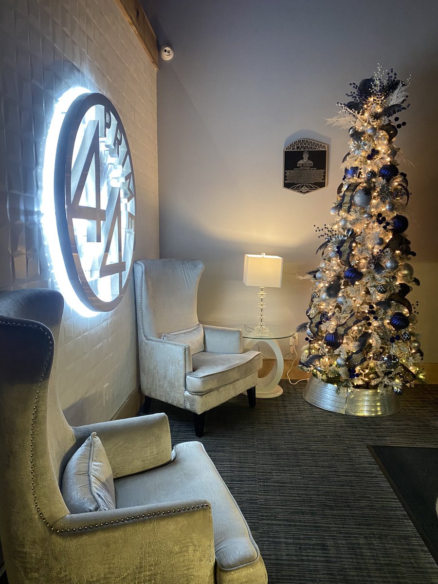 44Prime_Strkvll's tweet photo. It might be September, but the holiday spirit is already in the air! 🎄Secure your spot for unforgettable holiday gatherings with us before they’re all gone. Whether it’s work parties or family celebrations, we’ve got you covered! 🥂✨ 

#44prime #holiday #holidayparties https://t.co/oQInoObM7m