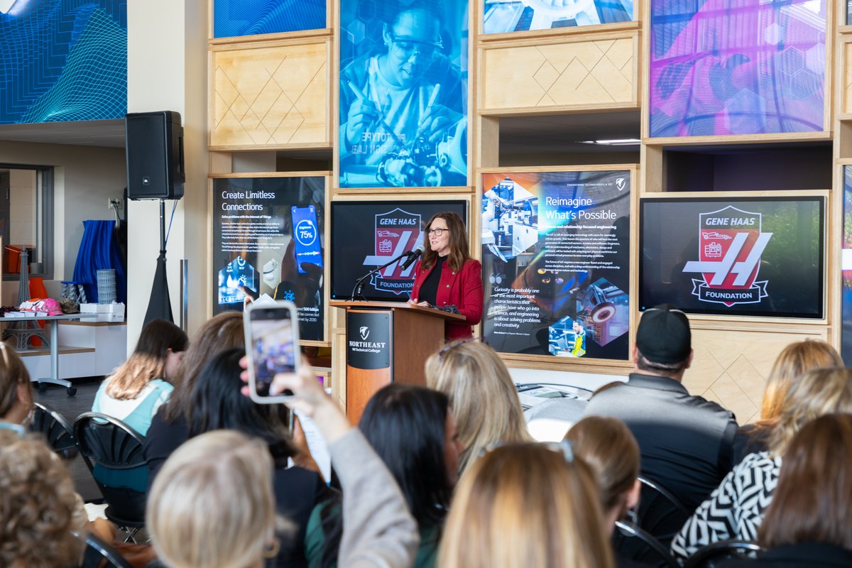 Today, the Gene Haas Foundation presented #NWTC with a $500,000 donation - one of the largest in the College's history - to help our students in manufacturing programs succeed!

Learn more about this partnership: ow.ly/cLJj50PQTsB

#manufacturing #giveback #scholarships