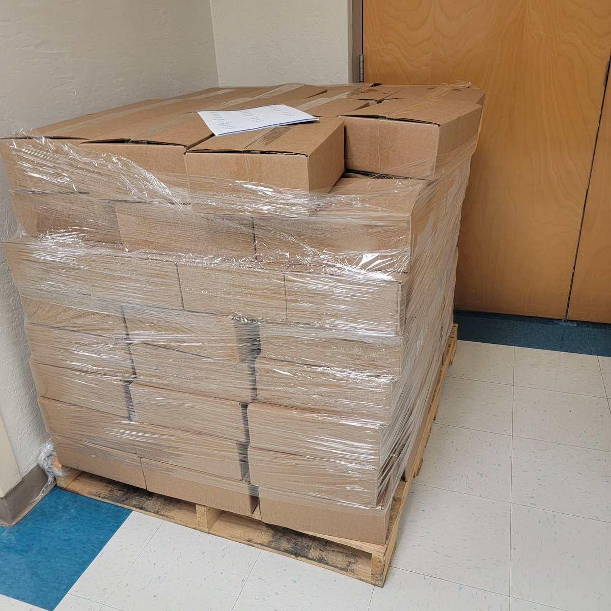 Today, we started our Firday Food boxes <a href="/Crosspointe_El/">Annmarie Dilbert</a> ! Thank you to our partners <a href="/BocaHelpingHand/">Boca Helping Hands</a> for assisting our families by providing  these food boxes. ❤️ <a href="/AnnmarieDilbert/">Annmarie Dilbert</a> <a href="/pbcsd/">The School District of Palm Beach County</a> <a href="/cityofboynton/">City of Boynton</a> <a href="/Chapman_McCrae/">McCrae Chapman</a>