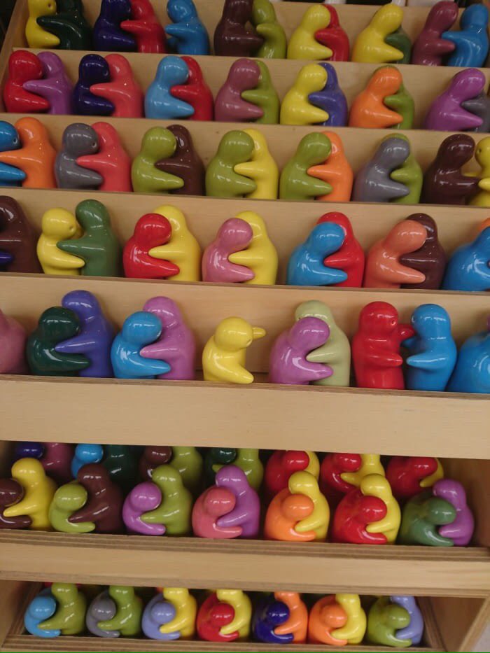 Ortadaki sarı tuzluk Başak burcunu temsil ediyor.