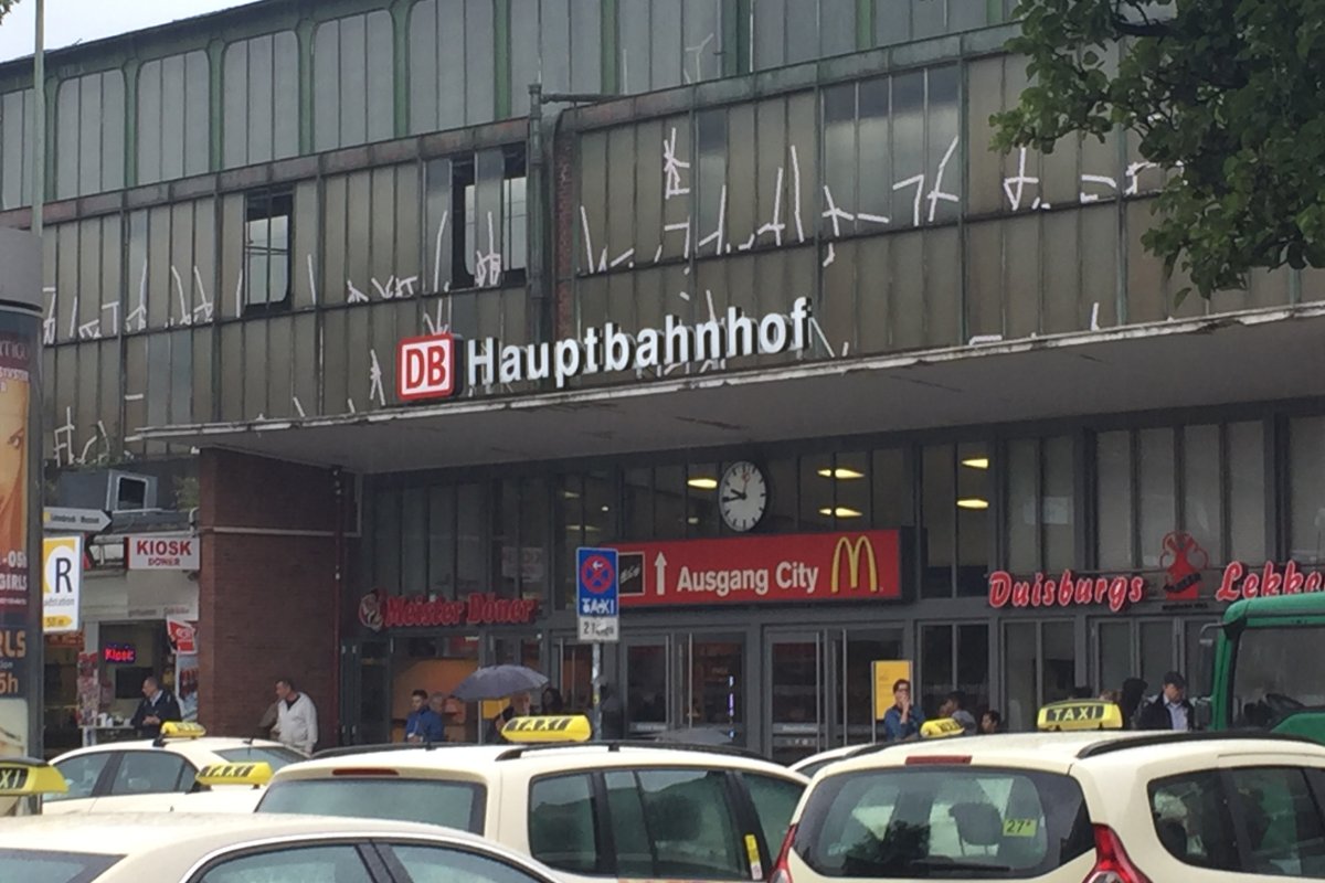 morphinuel's tweet photo. @culturaltutor You forgot Duisburg Main station 😍🥰 https://t.co/5Z9v70MitF