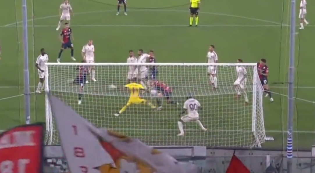 Aiuto, è finito veramente a fare il portiere