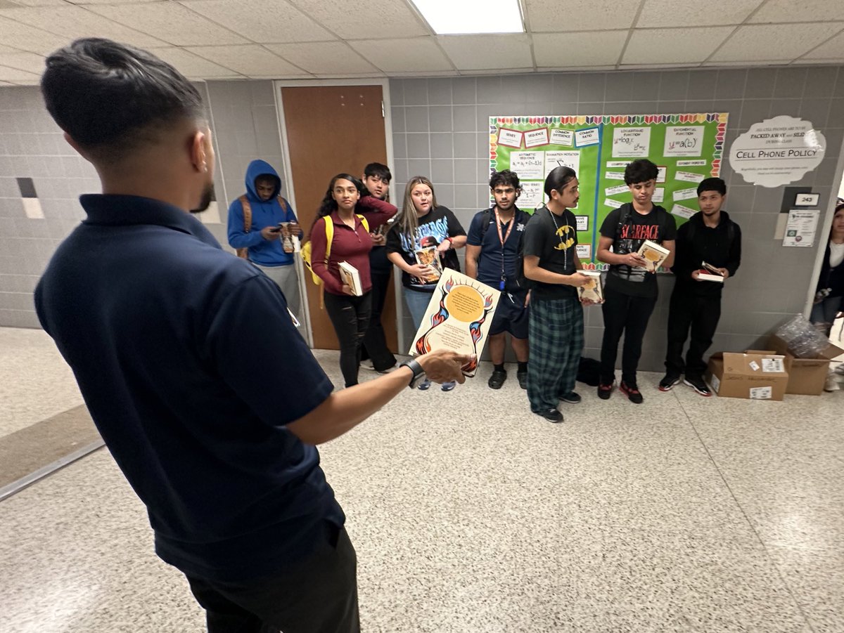 JesusMHernand19's tweet photo. Received our class set copy of Fire Keeper’s Daughter, shared a sneak peek of what it’s about. What a fantastic way to end the day 😀 https://t.co/oHZ2PHuDNN