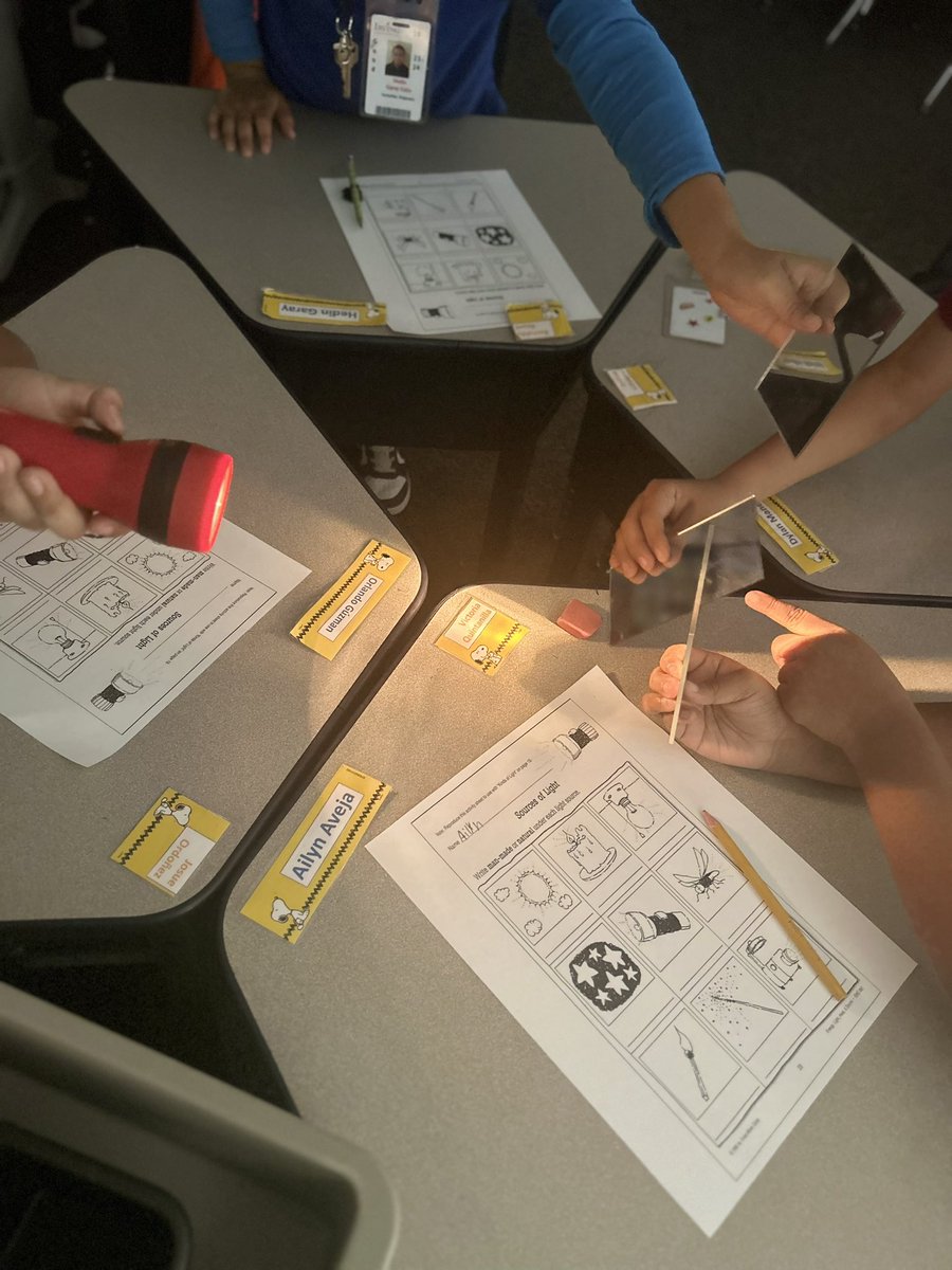 Lot of fun in Science, energy unit! Light 💡