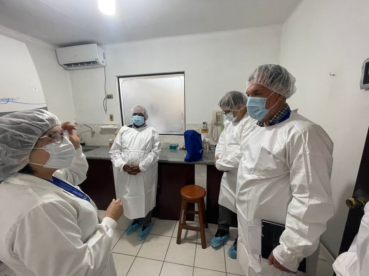 OPSOMSBolivia's tweet photo. Se visitó al CENETROP para la capacitación para identificación taxonómica de escorpiones y arañas con Dr. Claudio Vieira de Souza. Mientras que en INLASA la visita se dirigió a las Condiciones de Laboratorio y la producción de anti venenos por el Dr. Luis Eduardo Ribeiro da Cunha https://t.co/pAMaGsHdId