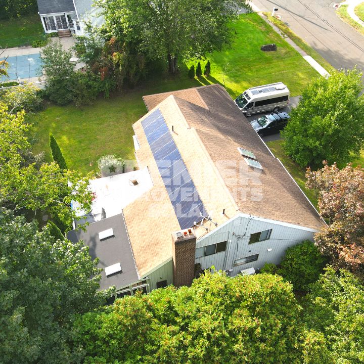 PremierImprove's tweet image. 😎 Check out some Installation Images from our latest Solar Panel Installation in Southington, CT.

✅ Give Us a Call, We are always Happy to Help!!!

(860) 969-4006 📞

#southingtonct #solarpanels #silfabsolar #premierimprove1 #solarinstaller