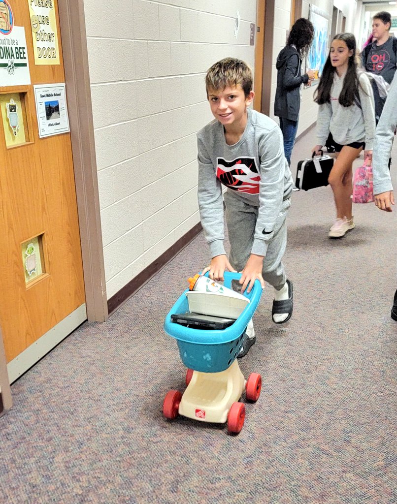 teubnerj's tweet photo. Anything but a backpack spirit day was a success!! What creative ideas! #middleschoolspirit #medinabees https://t.co/tPZkkzNvh3
