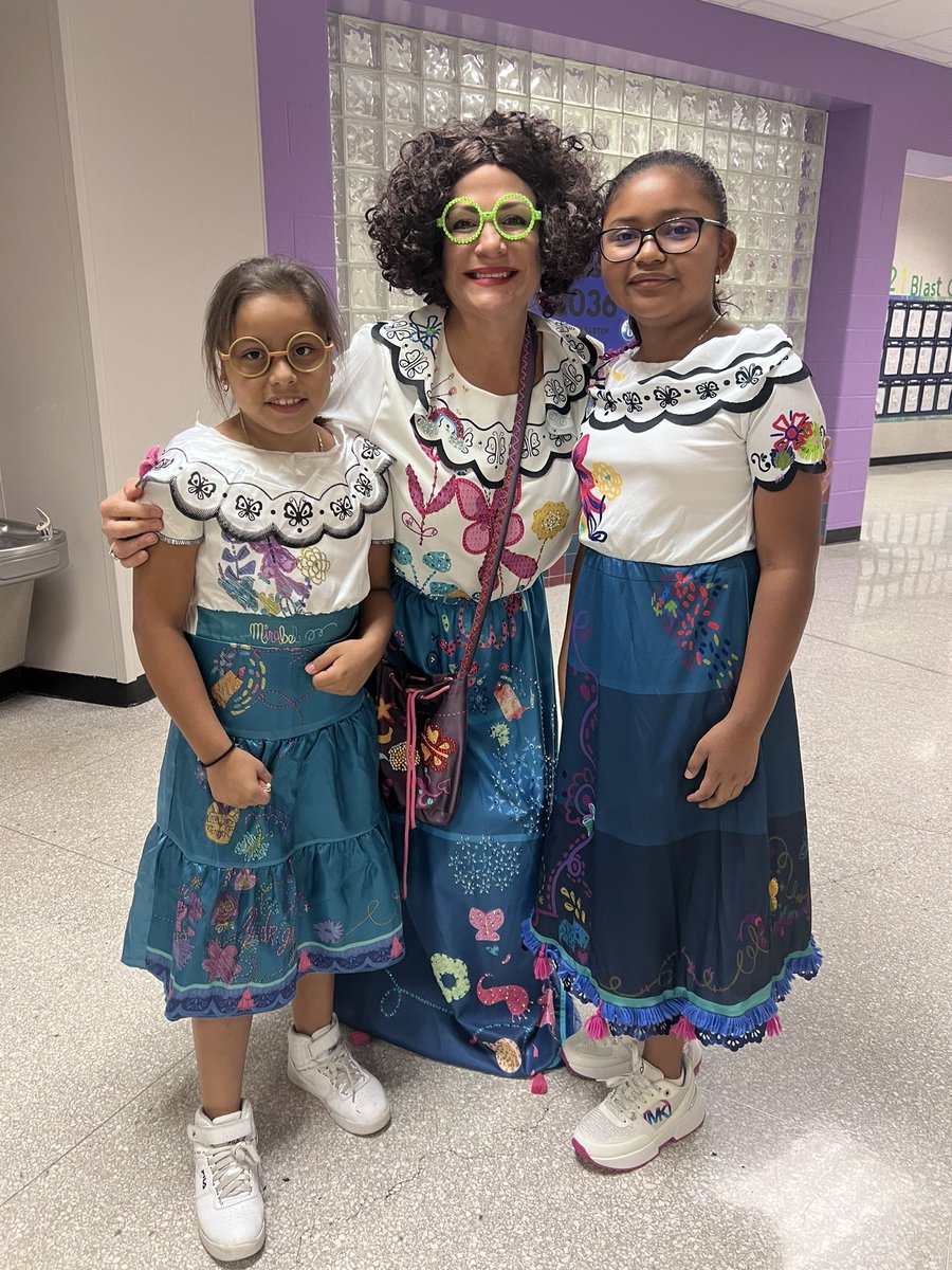 Parisa Behzadi (@parisabehzadi_) on Twitter photo From Frida Kahlo pulling small groups to Selena waiting for 100% - it was a thrilling Thursday at <a href="/hisd_SRE/">Sylvan Rodriguez ES</a> where we honored iconic Latinx/Hispanic figures 😍 From Frida Kahlo pulling small groups to Selena waiting for 100% - it was a thrilling Thursday at <a href="/hisd_SRE/">Sylvan Rodriguez ES</a> where we honored iconic Latinx/Hispanic figures 😍