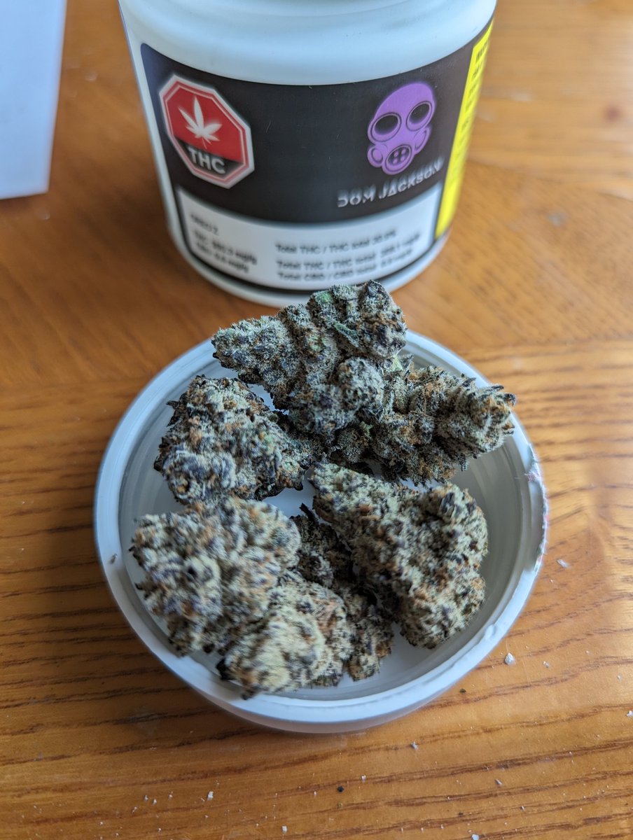 Offside Cannabis on Clifton Hill is closing. Lots of stuff is 50% off, including this Oreo Z by Dom Jackson. This was only $20 for 1/8 ✌️💚🪴
#CanadianCannabis