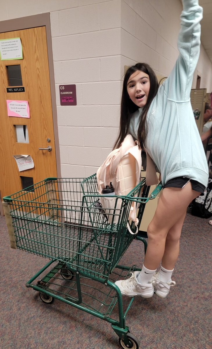 teubnerj's tweet photo. Anything but a backpack spirit day was a success!! What creative ideas! #middleschoolspirit #medinabees https://t.co/tPZkkzNvh3