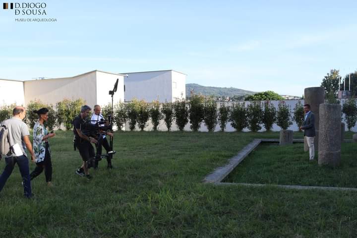 MuseuDDiogo's tweet photo. Ontem, o seu Museu recebeu a equipa do Programa “A Hora dos Portugueses” da RTP, que divulga o sucesso dos portugueses além-fronteiras, e que também promove instituições e projetos em território nacional.
Foi com muito agrado que vimos o Museu selecionado como local de filmagens! https://t.co/2vh9zcwxKw