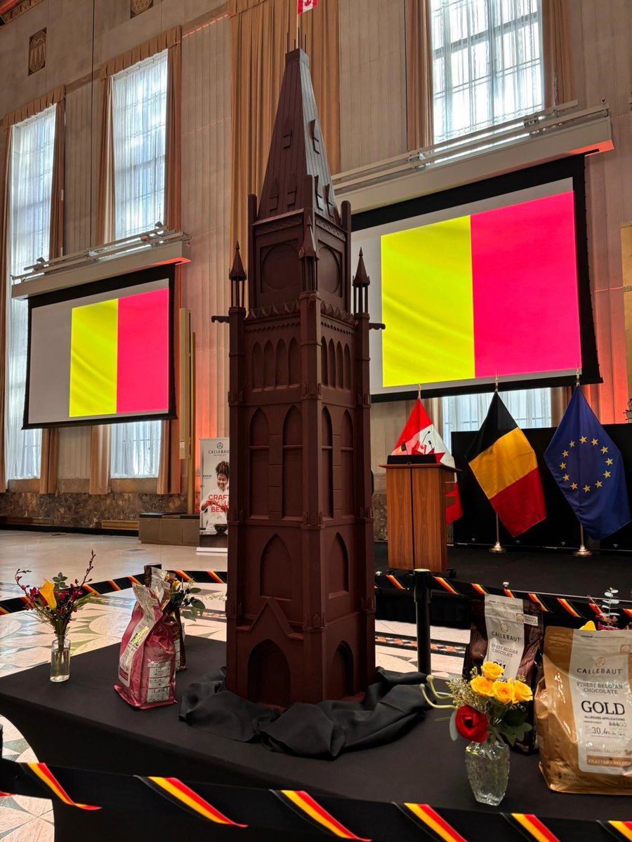 belgiumincanada's tweet photo. We closed our annual consultations with a Belgian Night on the Hill! 🙏@juliedabrusin &amp; @gignacclement co-chairs of the 🇧🇪🇨🇦Parliamentary Friendship Group, our sponsors @LabattBreweries &amp; @BarryCallebaut, Chef Vancayseele for the amazing chocolate sculpture and all attendees! https://t.co/IzhFGVVZto