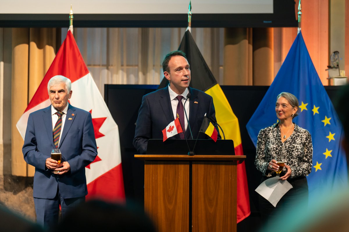 belgiumincanada's tweet photo. We closed our annual consultations with a Belgian Night on the Hill! 🙏@juliedabrusin &amp; @gignacclement co-chairs of the 🇧🇪🇨🇦Parliamentary Friendship Group, our sponsors @LabattBreweries &amp; @BarryCallebaut, Chef Vancayseele for the amazing chocolate sculpture and all attendees! https://t.co/IzhFGVVZto