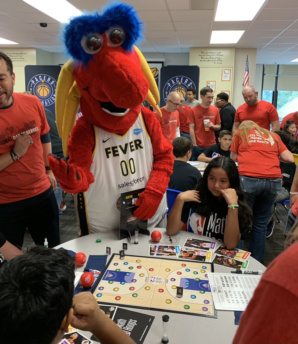 Students @IPSMcKinley39 loved all of the hoopla surrounding the @learn_fresh @nbamathhoops  season kick off thanks to @EliLillyandCo @Pacers @IndianaFever @PacersSportsEnt. We 💙💛 our Community Partners!! @AleesiaLJohnson @LelaSimmons19 @brynn_kardash