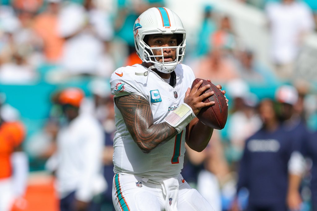 jasrifootball's tweet photo. 𝗧𝗥𝗘𝗡𝗗𝗜𝗡𝗚: #Dolphins WR Tyreek Hill says that Tua Tagovailoa is “definitely” playing at an MVP level so far this season, via @cheetah_podcast 

“The way that Tua is playing right now is definitely MVP level. Me being on the sidelines (during the Broncos game) hearing the fans chant “MVP” gave me chills in my body.”

Can Tua keep this up over a 17 game stretch?

Full episode here: https://t.co/ei41irp1Jn