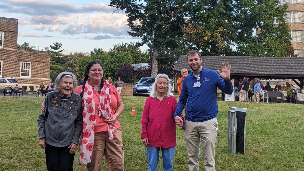 TheLegacyES's tweet photo. Residents went up in hot air balloon for their "Live a Dream" request! https://t.co/cLP1CORweC