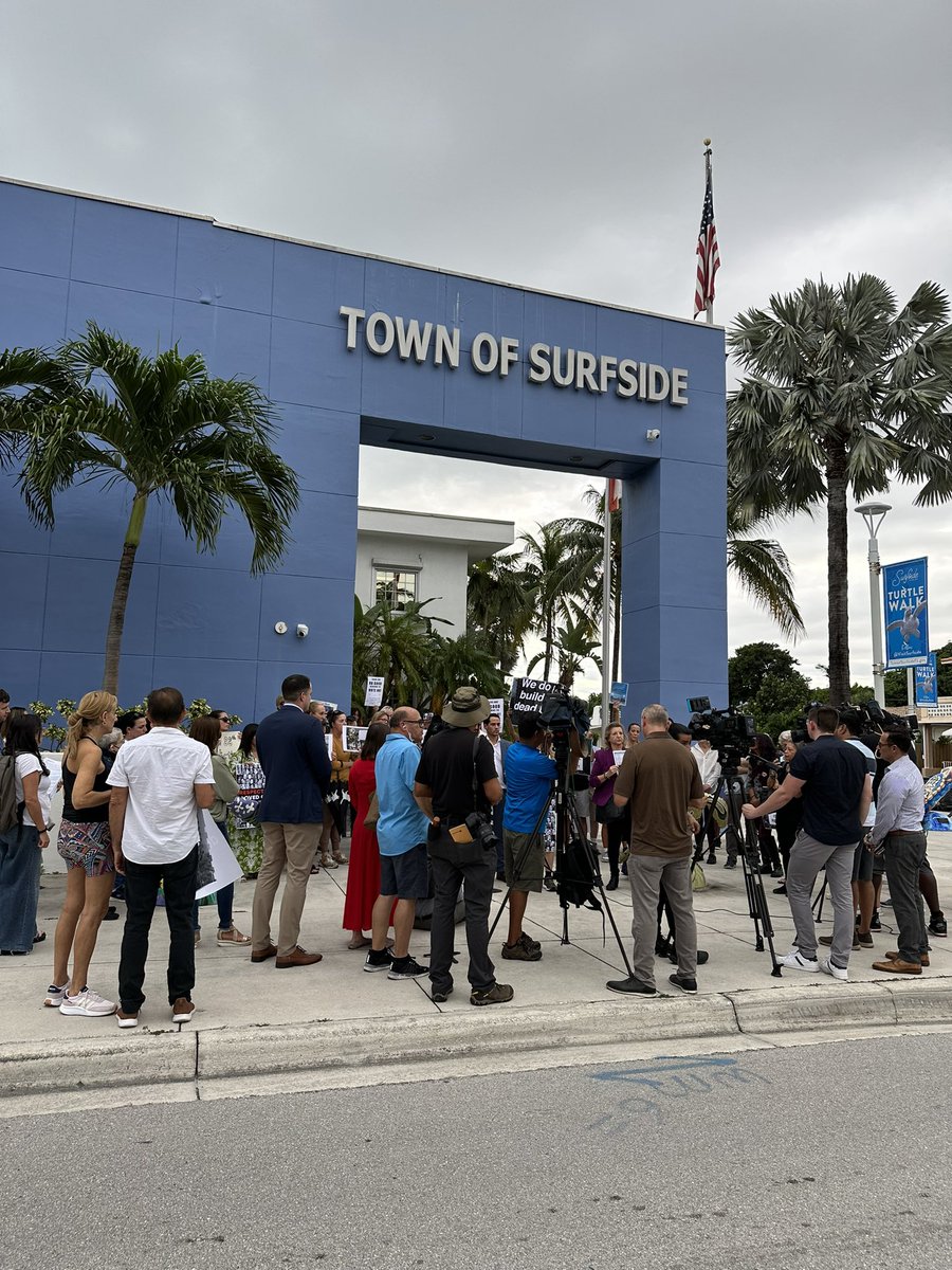 Mlangesfeld's tweet photo. Grateful for the support at yesterday’s peaceful protest in “Rally for Remembrance.” Thank you to all who stood with us. Thanks to the media for ongoing coverage. We ask @MiamiDadeCounty @MayorDaniella and @MyFDOT to please approve the Loading Dock on Collins Avenue. 

 📸@AP https://t.co/4DPTTboDki