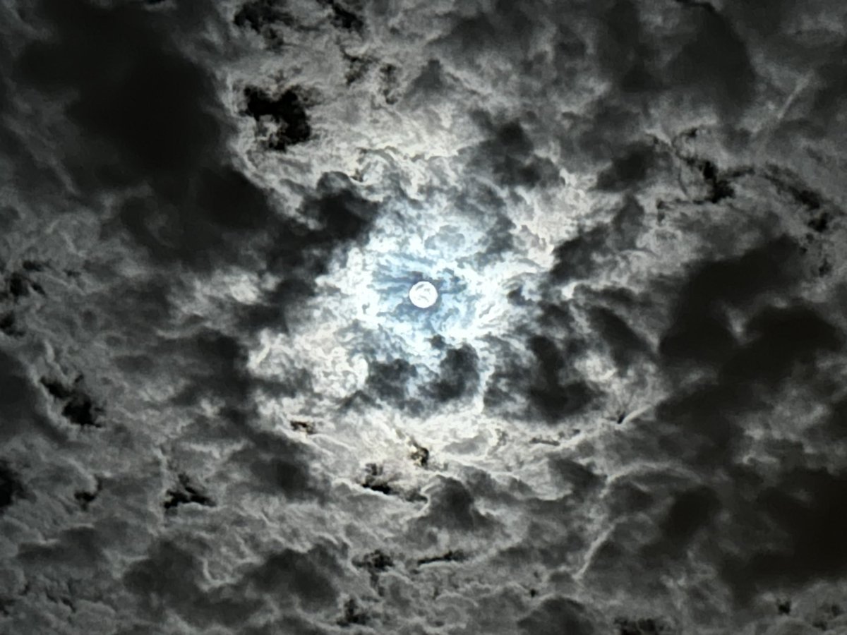 Lauxkeepclean's tweet photo. Tonight we had a magnificent moon with clouds @NASA @meteofrance @MoselleCD57 @NASAMoon @weathernetwork @VilleThionville @EvelyneDheliat @TF1Info https://t.co/tG9DJCEy9c