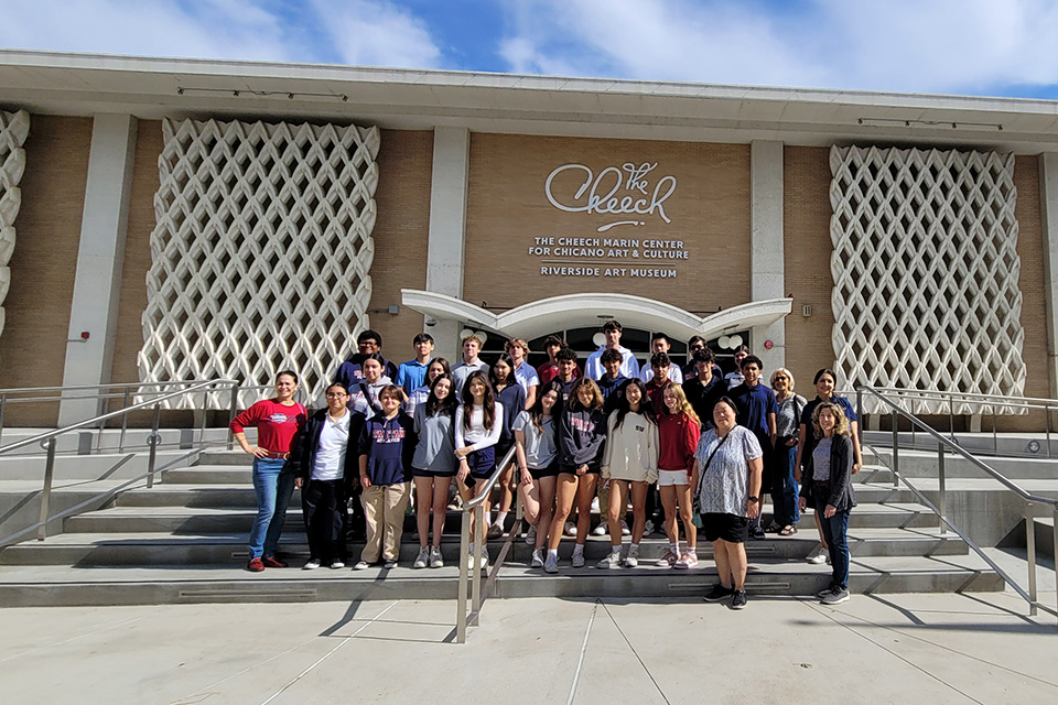 Upper School students experience Chicano art during museum visit: smes.org/news-detail?pk…