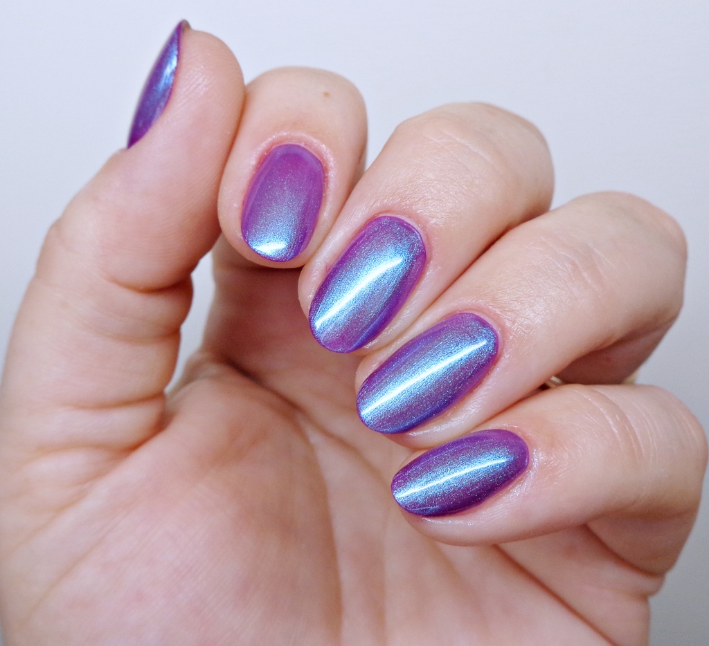 Nail it like a supernova! 💅 Our new Color Shifting Gel Polish can be used alone or over any color as a shimmery topper to give your nails that cosmic glow 🌌 @breezythenailpolishlover used shade ‘Celestial’ over a dark purple polish ✨

Available at select @dollargeneral stores!