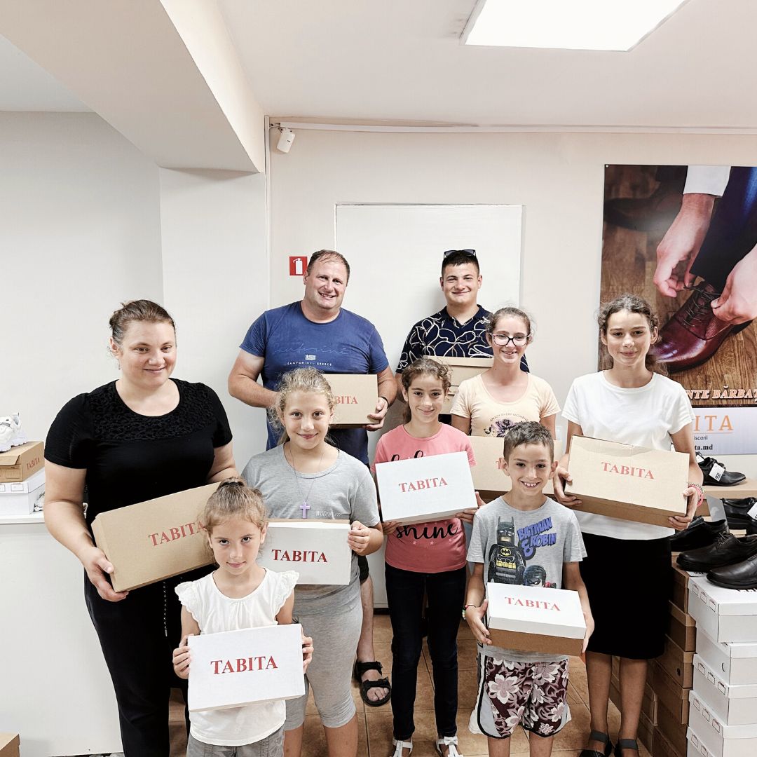 RoadsofHope's tweet photo. This children's home is all set for the school year with new shoes because of your giving! Help us continue to provide for their needs now at https://t.co/6Jxx1LN4ZG!

#roadsofhope #orphans #orphancare https://t.co/3GNNsnbEpn
