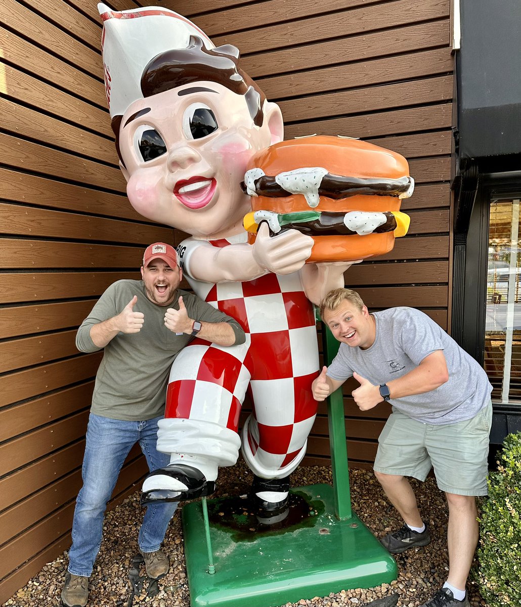 KevinFrye1's tweet photo. Mothers - your big boys don’t want sappy social media posts on National Sons Day - they want Big Boys from @FrischsBigBoy #dadforthewin https://t.co/4GfwRwCKy5