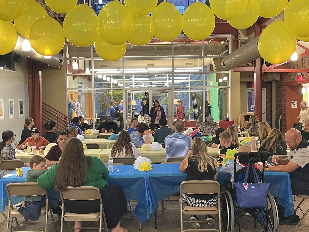 jesmtlsd's tweet photo. Incredibly proud to be a part of @mattsmakerspace as we help to create a world of “making” and a culture of creativity! Welcome to the family @CancerBridges.
#MakingMatters https://t.co/CXuTTgldrP