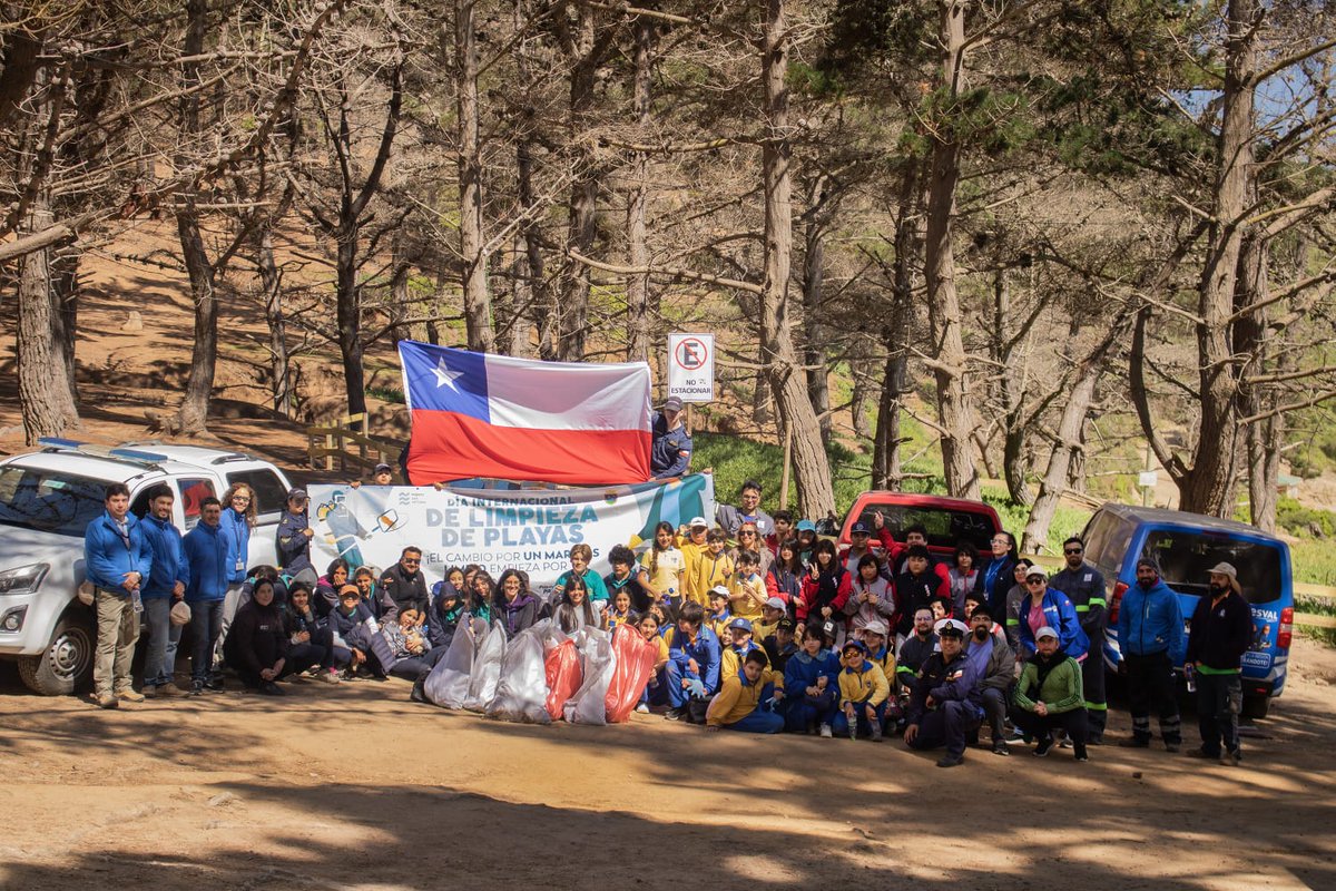 DGTM_Chile's tweet photo. La Capitanía de Puerto de #Algarrobo realizó una actividad en sector playa Canelo-Canelillo en conjunto del Departamento de Medio Ambiente de la @Munialgarrobo, Esval, Terquim, Espa, Recremove y escuelas de la comuna".

#AutoridadMarítima 
@Armada_Chile https://t.co/A63hNkyU3I
