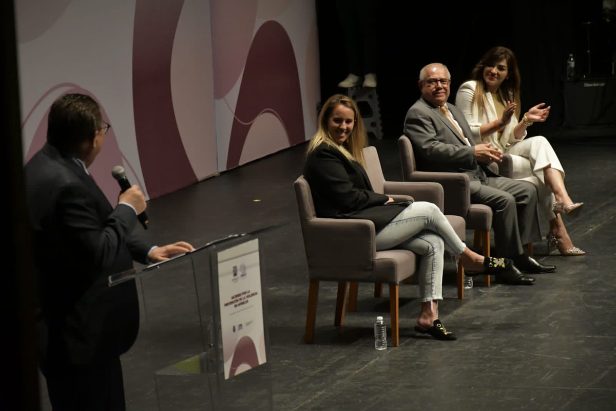 GobiernoMorelos's tweet photo. Inaugura Víctor Mercado foro “Mujeres por la Prevención de la Violencia en Morelos” a favor de la participación de las morelenses

https://t.co/A9EVAhniYC https://t.co/V8mqJc3dmG