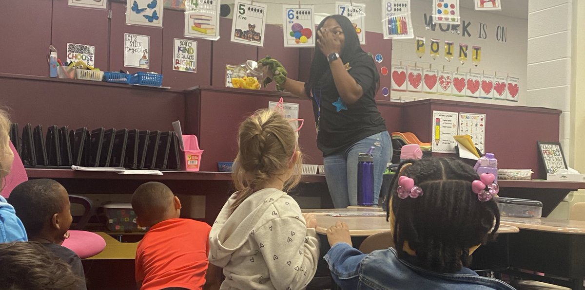 Trista123ABC's tweet photo. So much learning and fun happening in  K with Miss Session! Best part of my job is being welcomed into classrooms!❤️ https://t.co/0Ca7yszdOD
