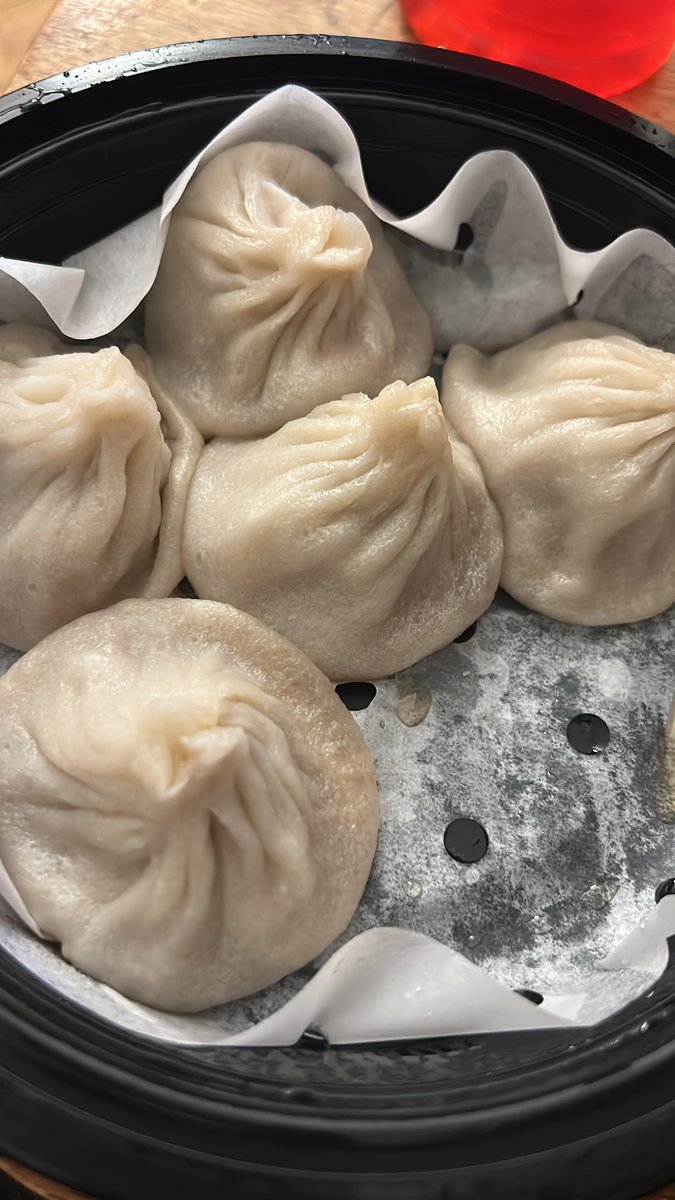 JoeCanari's tweet image. Pork soup dumplings and pan fried pork buns. #SoupDumplings #PorkBuns