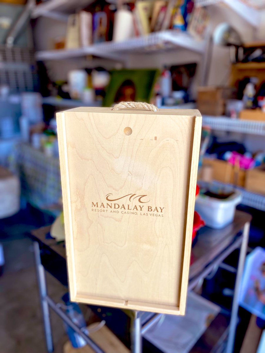 MannyMonarrez's tweet image. NOS estamos preparando para la temporada haz tus pedidos de cajas personalizadas para vino con tiempo ! 🌲🍷🌲 #bajasonoma #wineboxes