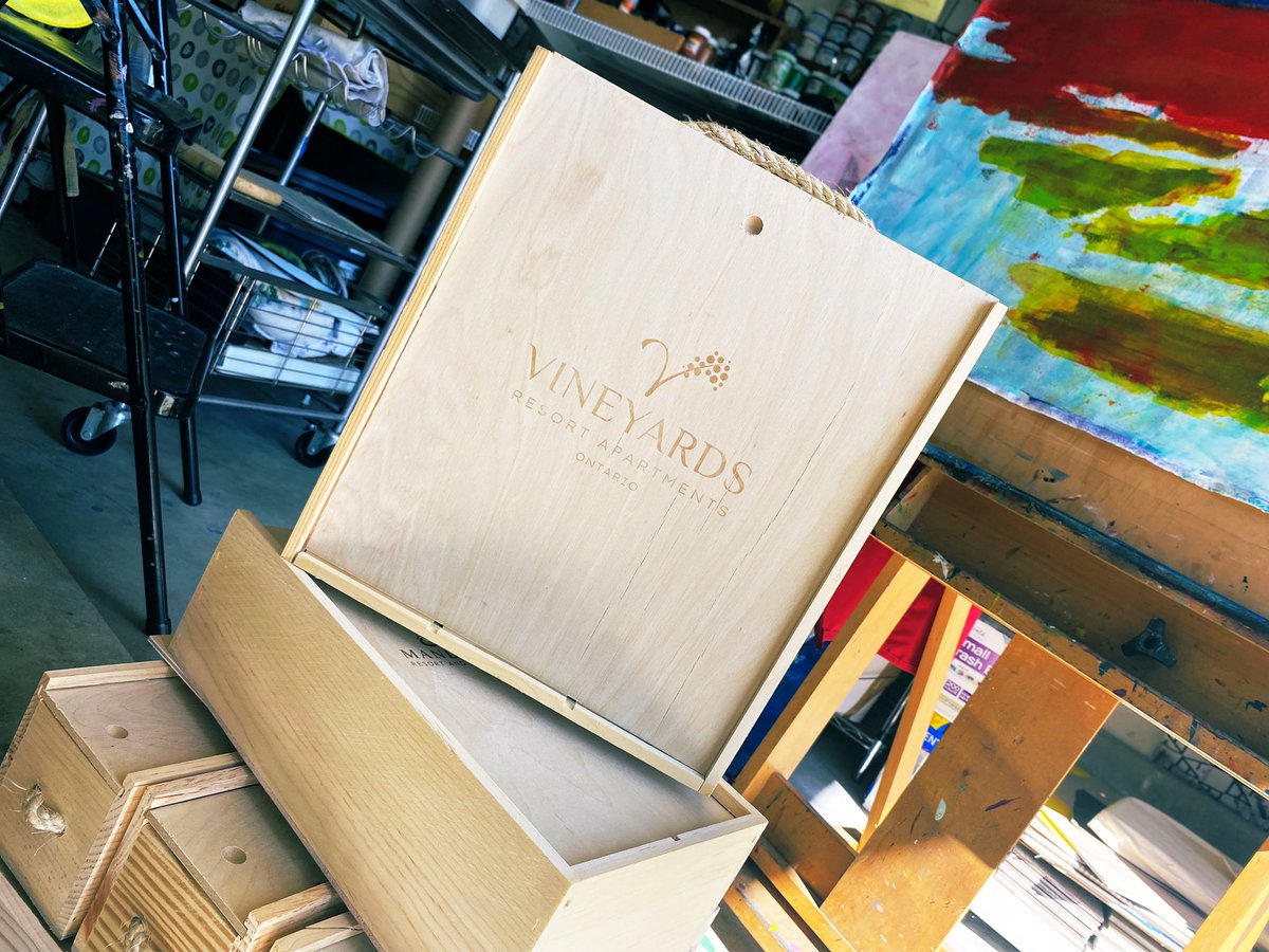 MannyMonarrez's tweet image. NOS estamos preparando para la temporada haz tus pedidos de cajas personalizadas para vino con tiempo ! 🌲🍷🌲 #bajasonoma #wineboxes