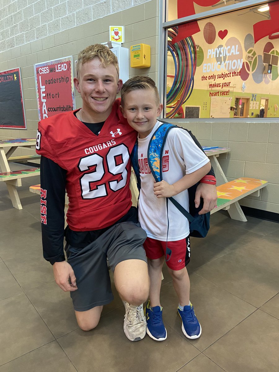We love it when <a href="/Canyon_Football/">NB Canyon Cougar Football</a> comes to visit Clear Spring Elementary! Thanks for helping with dismissal today. @SarahCSESAP #todayincomal