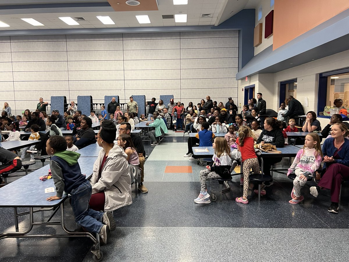Open House and Title 1 Night at Creekside! So happy to see all these Gator faces! #GrowingGreatGators #SPSCreatesAchievers