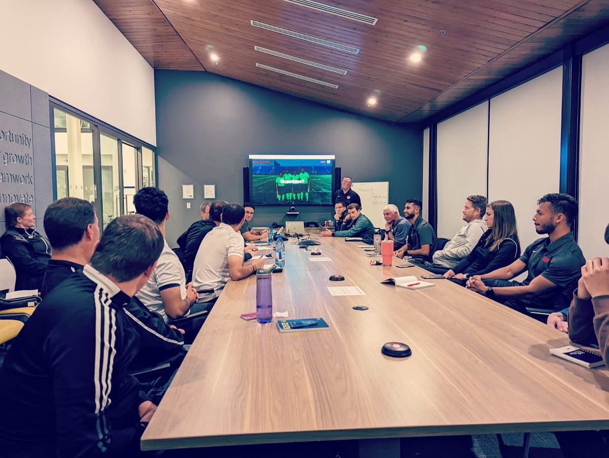 📸 Excellent first classroom session for our CARD program last week talking about referee positioning - Led by Rob Urquhart.

#calgarysoccer #referees