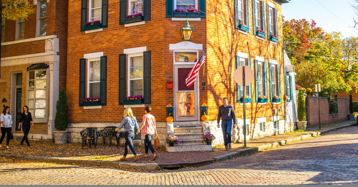 Get ready to step back in time in the picturesque German Village 🇩🇪. From cobblestone streets to cozy cafes, it's a slice of Europe in the heart of Ohio. Who's up for a visit? 🌆 #ColumbusAdventures #GermanVillage bit.ly/48gNT90