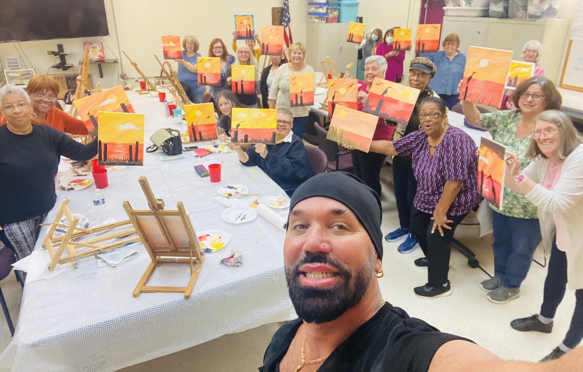 _scottclarke's tweet photo. Afternoon #artrageous #paintingclass with this glorious golden group at #omalleyseniorcenter!!! Sharing some love, laughs and creativity πβ€οΈπ #teachingartist #scottclarkestudio #artreach https://t.co/SDc47btH6K