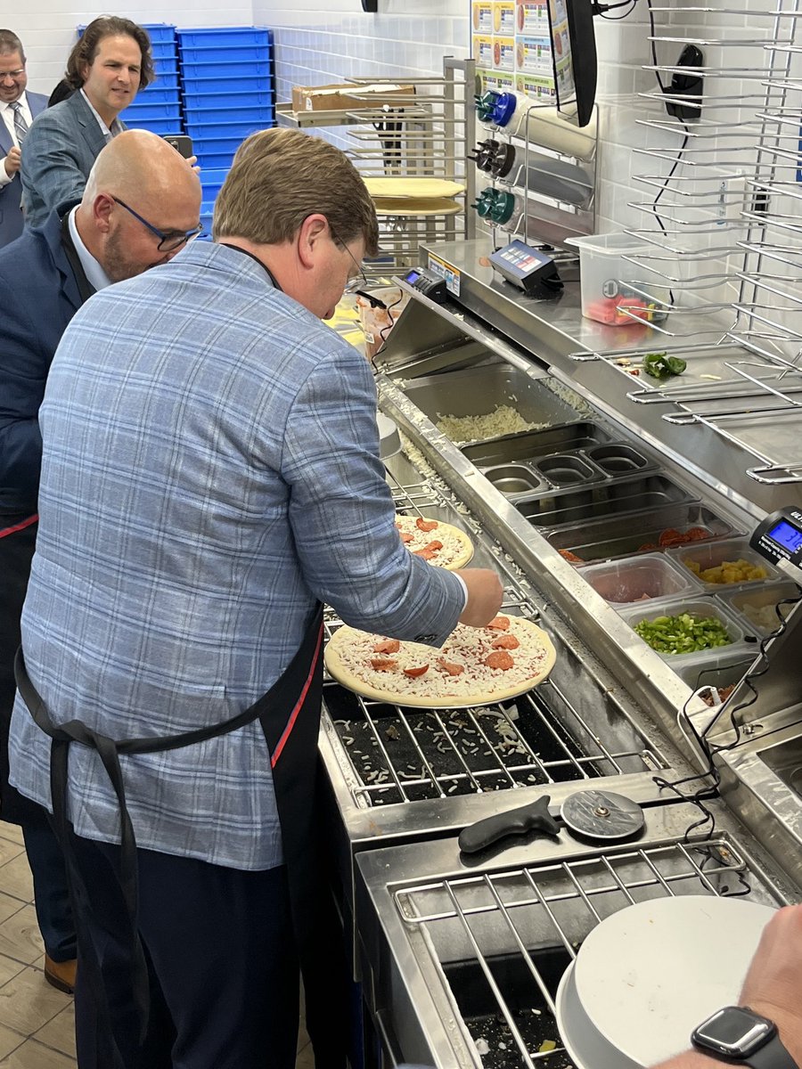 brian_rifkin's tweet photo. @BrandonPresley @Megawatts55 @tatereeves @tatereeves is too busy to debate 🥵He’s looking for a job for when he gets beat in the governor’s race!! 🍕 #OneTermTate https://t.co/w6Hnj47QfK