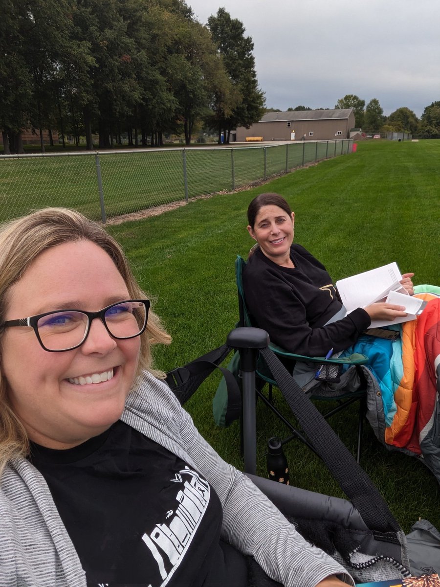 Junior Powderpuff football practice is underway! And the advisors have blankets and books! #gowo #wohoco2023
