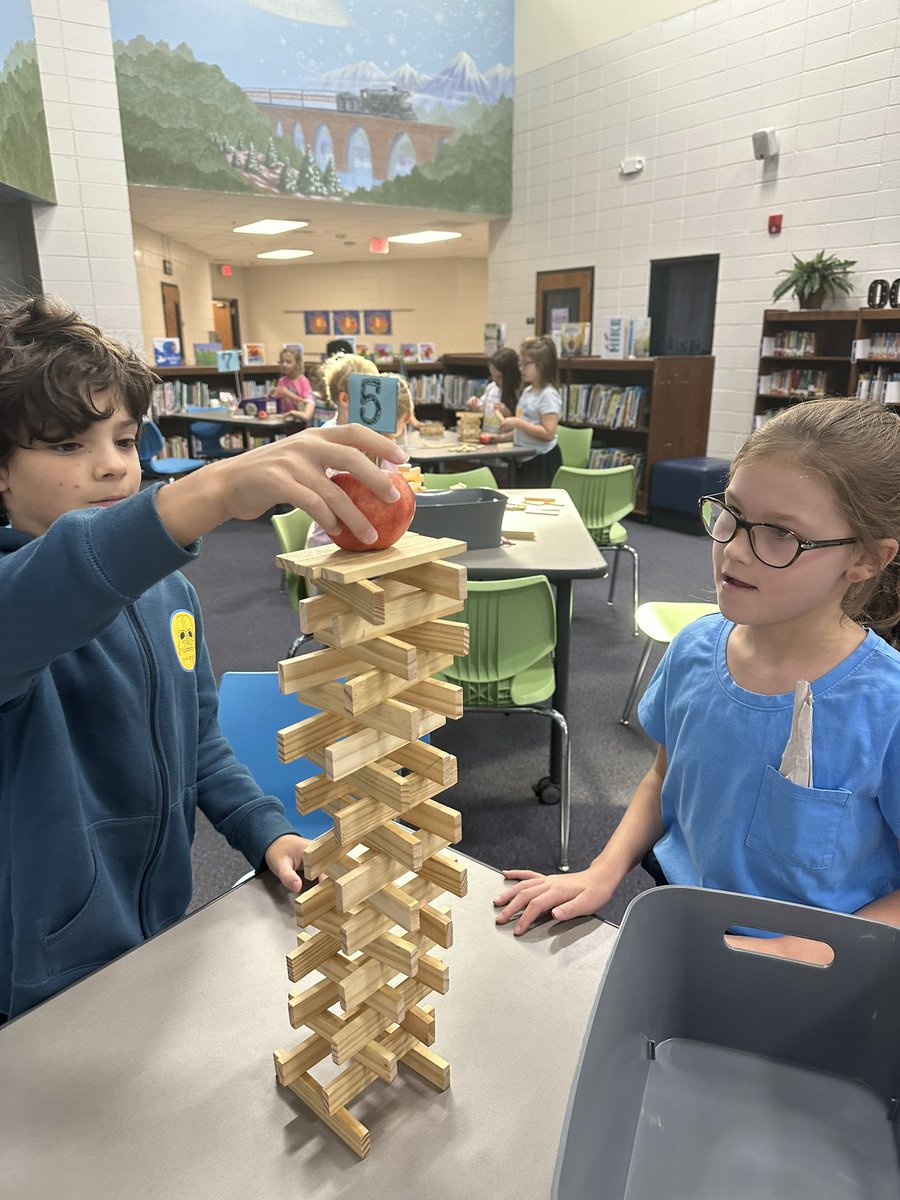 OCPSMediaCenter's tweet photo. STEM with a stem was lots of fun this week! 🍎🍏 https://t.co/ilutbxXycg