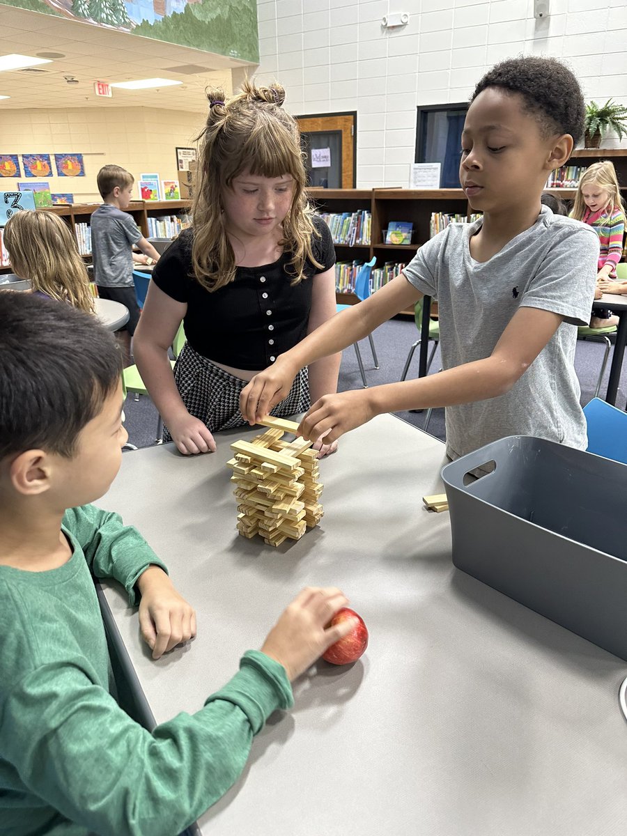 OCPSMediaCenter's tweet photo. STEM with a stem was lots of fun this week! 🍎🍏 https://t.co/ilutbxXycg