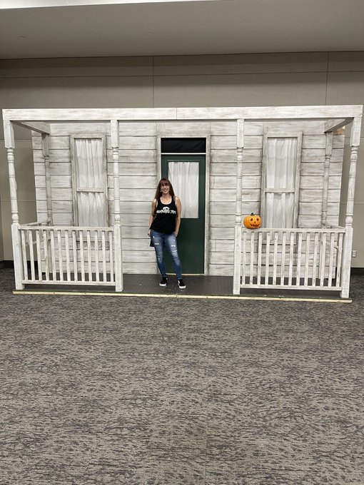 Myers House or 1428 Elm Street&hellip;&hellip; you decide? 😜😱🎃👻  #elmstreet #myershouse #creepiecon #funphotoops #horrorcommunity<a href="/tag/horrorfan"class="tags"><span>#horrorfan</span></a><a href="/tag/elmstreet"class="tags"><span>#elmstreet</span></a><a href="/tag/horrorcommunity"class="tags"><span>#horrorcommunity</span></a><a href="/tag/creepiecon"class="tags"><span>#creepiecon</span></a>