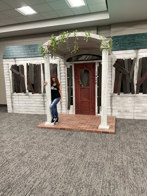 Myers House or 1428 Elm Street&hellip;&hellip; you decide? 😜😱🎃👻  #elmstreet #myershouse #creepiecon #funphotoops #horrorcommunity<a href="/tag/horrorfan"class="tags"><span>#horrorfan</span></a><a href="/tag/elmstreet"class="tags"><span>#elmstreet</span></a><a href="/tag/horrorcommunity"class="tags"><span>#horrorcommunity</span></a><a href="/tag/creepiecon"class="tags"><span>#creepiecon</span></a>