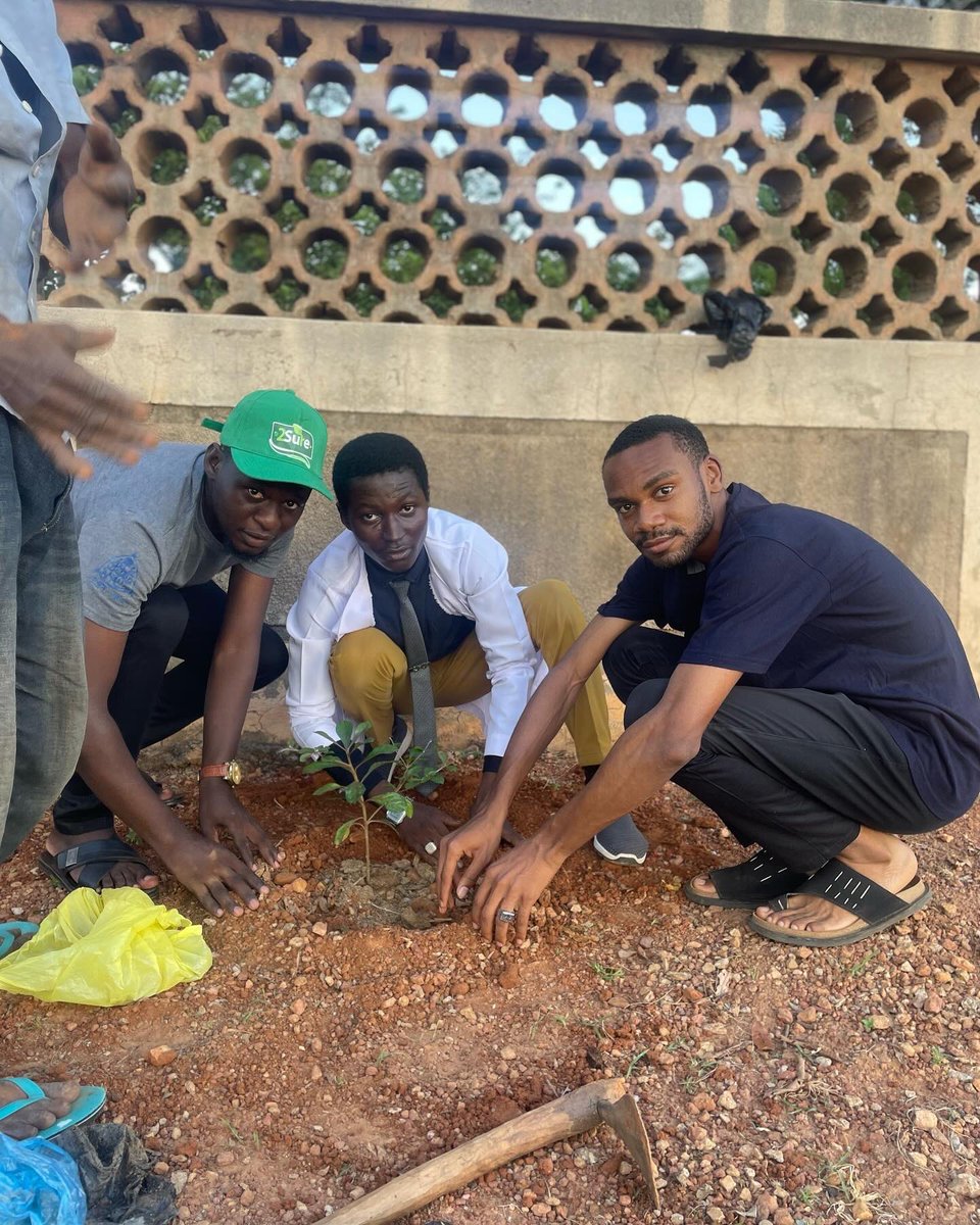 official_abumsa's tweet photo. PLANT A TREE DAY 2023
In commemoration of the PLANT A TREE DAY 2023, the Ahmadu Bello University Medical Student Association, today, joined in the tree planting campaign by planting trees within the environment of the medical students hostel at the @abuthshika
A Thread>> https://t.co/m7Xvmd2pQs