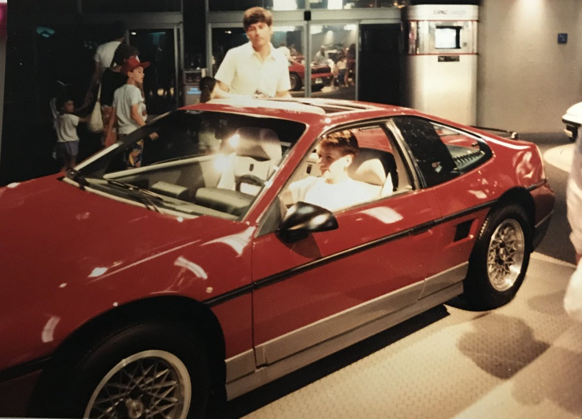 SixMilesTall's tweet photo. Me ready to head down to #RetroMagic
#WorldofMotion
#EPCOT40+ https://t.co/N5WSY60kSq