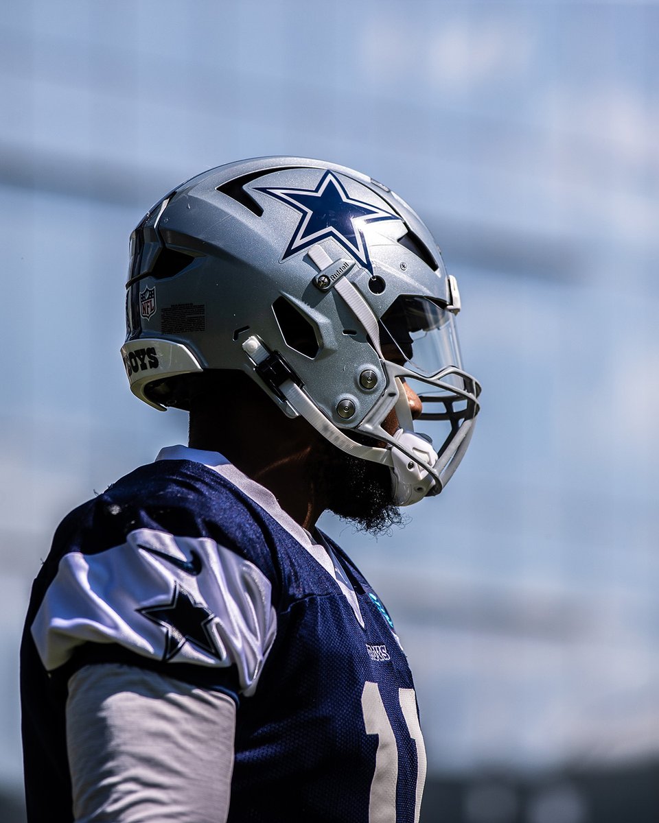 dallascowboys's tweet photo. One day at a time ⏳

#DallasCowboys | @oakley https://t.co/vIoMj9BWCE