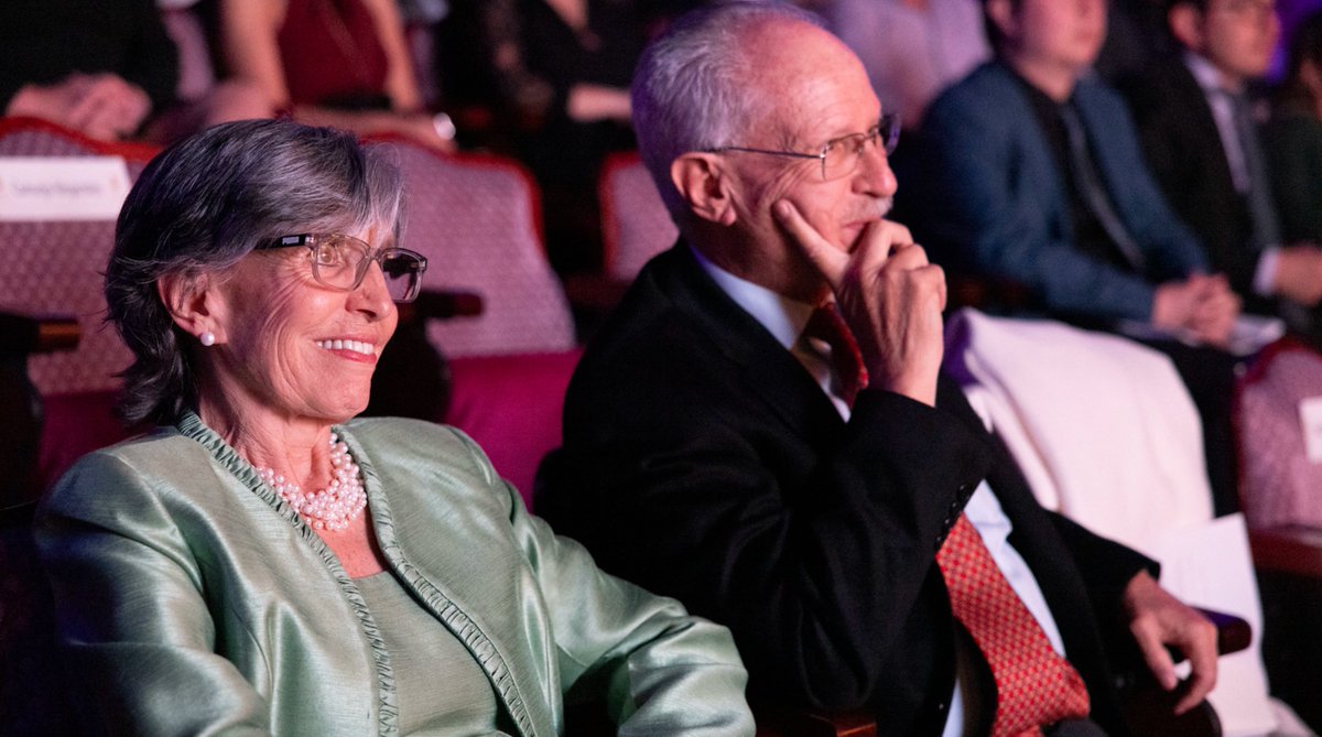 USFQ_Ecuador's tweet photo. El 21 de septiembre, en los USFQ Alumni Awards 2023, graduados fueron premiados en nueve categorías. Gloria Gangotena, ex directora de la Oficina de Alumni, PASEM y Contacto Empresarial, recibió un emotivo reconocimiento por su destacada trayectoria en la comunidad universitaria. https://t.co/Obo26XGroU